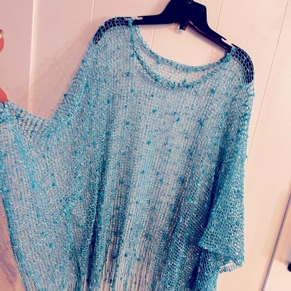 Beautiful shawls in good condition like new. Black /Turquoise / Coral. - Picture 5 of 9